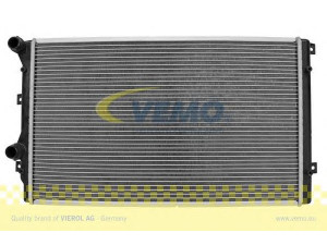 VEMO V15-60-5067 radiatorius, variklio aušinimas 
 Aušinimo sistema -> Radiatorius/alyvos aušintuvas -> Radiatorius/dalys
1K0 121 251 AT, 1K0 121 251 CD