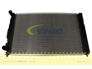 VEMO V10-60-0001 radiatorius, variklio aušinimas 
 Aušinimo sistema -> Radiatorius/alyvos aušintuvas -> Radiatorius/dalys
8D0 121 251 E, 8D0 121 251 K, 8D0 121 251 P
