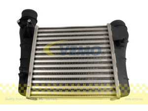 VEMO V10-60-0003 tarpinis suslėgto oro aušintuvas, kompresorius 
 Variklis -> Oro tiekimas -> Įkrovos agregatas (turbo/superįkrova) -> Tarpinis suslėgto oro aušintuvas
8E0 145 805 AA, 8E0 145 805 AA