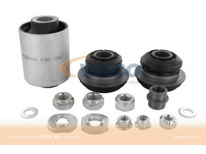 VAICO V30-1242 pakabos komplektas 
 Ašies montavimas/vairavimo mechanizmas/ratai -> Valdymo svirtis/pasukamosios svirties sujungimas -> Vairo trauklės (valdymo svirtis, išilginis balansyras, diago
202 330 00 75