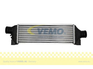 VEMO V25-60-0013 tarpinis suslėgto oro aušintuvas, kompresorius 
 Variklis -> Oro tiekimas -> Įkrovos agregatas (turbo/superįkrova) -> Tarpinis suslėgto oro aušintuvas
1 671 445, 2C119L440BA, 2C119L440BB