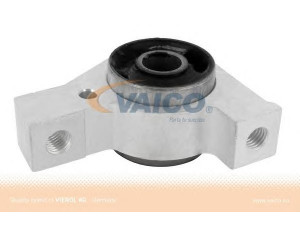 VAICO V22-1062 valdymo svirties/išilginių svirčių įvorė 
 Ašies montavimas/vairavimo mechanizmas/ratai -> Valdymo svirtis/pasukamosios svirties sujungimas -> Montavimas/sutvirtinimas
3523.95, 3523.AR