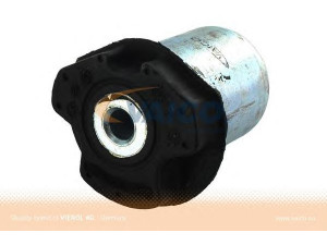 VAICO V46-4107 stebulės laikiklio įvorė 
 Ašies montavimas/vairavimo mechanizmas/ratai -> Ašies atrama/ašies korpusas/ašies montavimas -> Pasukamojo veleno sujungimas
77 00 429 441, 77 00 839 316, 82 00 042 594