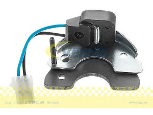 VEMO V24-72-0105 jutiklis, uždegimo impulsas 
 Elektros įranga -> Jutikliai
9 940 429, 1 641 614, V86HF 12A093 AA