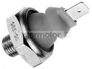 STANDARD 50999 alyvos slėgio jungiklis 
 Variklis -> Variklio elektra
60513055, 60516856, 60568392