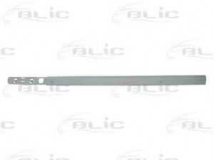 BLIC 5703-04-6033575P apdailos/apsauginės juostelė, durelės 
 Kėbulas -> Apdaila/apsauga/dekoratyvinės juostelės/emblemos -> Apdailos/apsauginės juostelės