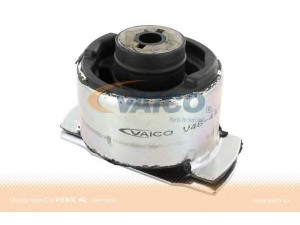 VAICO V46-4104 stebulės laikiklio įvorė 
 Ašies montavimas/vairavimo mechanizmas/ratai -> Ašies atrama/ašies korpusas/ašies montavimas -> Pasukamojo veleno sujungimas
77 00 415 488, 82 00 427 869, 82 00 714 956