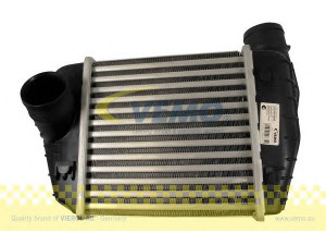 VEMO V15-60-6045 tarpinis suslėgto oro aušintuvas, kompresorius 
 Variklis -> Oro tiekimas -> Įkrovos agregatas (turbo/superįkrova) -> Tarpinis suslėgto oro aušintuvas
4F0 145 805 AA, 4F0 145 805 AD