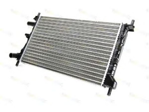 THERMOTEC D7G026TT radiatorius, variklio aušinimas 
 Aušinimo sistema -> Radiatorius/alyvos aušintuvas -> Radiatorius/dalys
1001855, 1098808, 96FB8005AC, 1E04-15-200