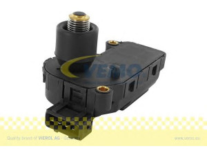 VEMO V40-77-0007 tuščiosios eigos valdymo vožtuvas, oro tiekimas 
 Kuro mišinio formavimas -> Mišinio sudarymas -> Laisvų sūkių kontrolė
08 25 485, 8 25 485, 90 531 999