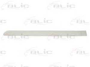 BLIC 5703-04-5514577P apdailos/apsauginės juostelė, durelės 
 Kėbulas -> Apdaila/apsauga/dekoratyvinės juostelės/emblemos -> Apdailos/apsauginės juostelės
8546H7