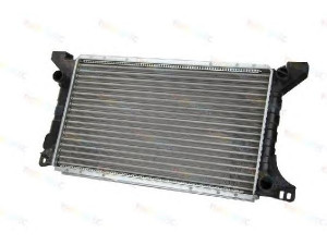 THERMOTEC D7G007TT radiatorius, variklio aušinimas 
 Aušinimo sistema -> Radiatorius/alyvos aušintuvas -> Radiatorius/dalys
7045715, 7242486, 94VB8005HA, 94VB8005HB
