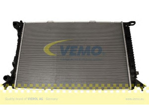 VEMO V15-60-6038 radiatorius, variklio aušinimas 
 Aušinimo sistema -> Radiatorius/alyvos aušintuvas -> Radiatorius/dalys
8K0 121 251 R