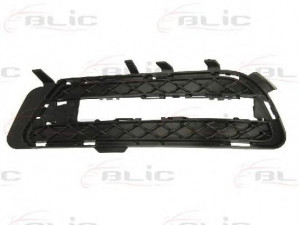 BLIC 6502-07-3529915P ventiliacijos grotelės, buferis 
 Kėbulas -> Kėbulo dalys/ sparnas/buferis -> Priekinis aerodinaminio pasipriešinimo sumažinimas/grotelės
2128851523