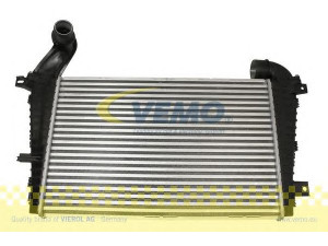 VEMO V40-60-2061 tarpinis suslėgto oro aušintuvas, kompresorius 
 Variklis -> Oro tiekimas -> Įkrovos agregatas (turbo/superįkrova) -> Tarpinis suslėgto oro aušintuvas
13 231 458, 63 02 082