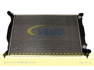 VEMO V15-60-6030 radiatorius, variklio aušinimas 
 Aušinimo sistema -> Radiatorius/alyvos aušintuvas -> Radiatorius/dalys
8E0 121 251 P