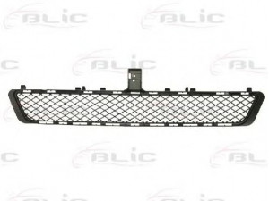 BLIC 6502-07-3529910P ventiliacijos grotelės, buferis 
 Kėbulas -> Kėbulo dalys/ sparnas/buferis -> Priekinis aerodinaminio pasipriešinimo sumažinimas/grotelės
2128850023
