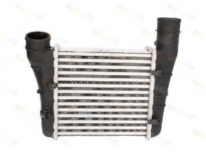 THERMOTEC DAA003TT tarpinis suslėgto oro aušintuvas, kompresorius 
 Variklis -> Oro tiekimas -> Įkrovos agregatas (turbo/superįkrova) -> Tarpinis suslėgto oro aušintuvas
8E0145805AA, 8E0145805T