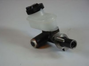 AISIN QZ-015 pagrindinis cilindras, sankaba 
 Sankaba/dalys -> Sankabos valdymas -> Pagrindinis cilindras
GJ21-41-400A, GJ21-41-400B