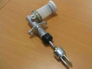 AISIN QM-026 pagrindinis cilindras, sankaba 
 Sankaba/dalys -> Sankabos valdymas -> Pagrindinis cilindras
MB555383