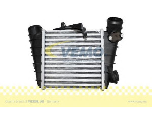 VEMO V15-60-6048 tarpinis suslėgto oro aušintuvas, kompresorius 
 Variklis -> Oro tiekimas -> Įkrovos agregatas (turbo/superįkrova) -> Tarpinis suslėgto oro aušintuvas
6Q0 145 804 A, 6Q0 145 805 A