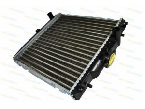 THERMOTEC D70001TT radiatorius, variklio aušinimas 
 Aušinimo sistema -> Radiatorius/alyvos aušintuvas -> Radiatorius/dalys
17700A78B00-000, 17700A78B10-000