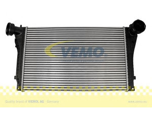 VEMO V15-60-6032 tarpinis suslėgto oro aušintuvas, kompresorius 
 Variklis -> Oro tiekimas -> Įkrovos agregatas (turbo/superįkrova) -> Tarpinis suslėgto oro aušintuvas
1J0 145 803 H